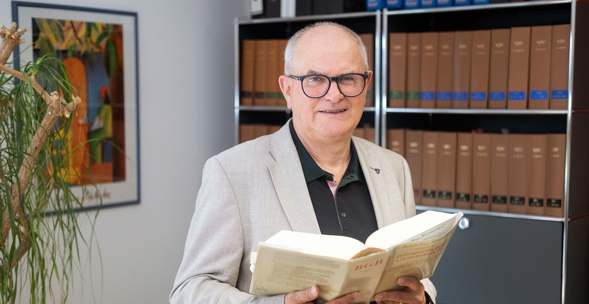 Rechtsanwalt Robert Haslbeck in seiner Kanzlei in Reisbach